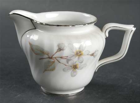 Dogwood (Platinum Trim) Creamer