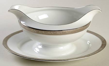 La Mer Gravy Boat with Attached Underplate