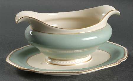 Melrose Gravy Boat with Attached Underplate