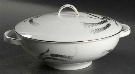 Platinum Wheat Round Covered Vegetable