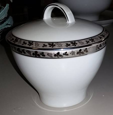 Regina Sugar Bowl & Lid