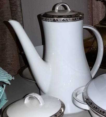 Regina Coffee Pot & Lid