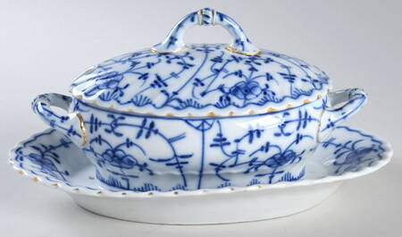 ROT34 Sauce Boat with Attached Underplate & Lid