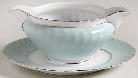 ROT8 Gravy Boat with Attached Underplate
