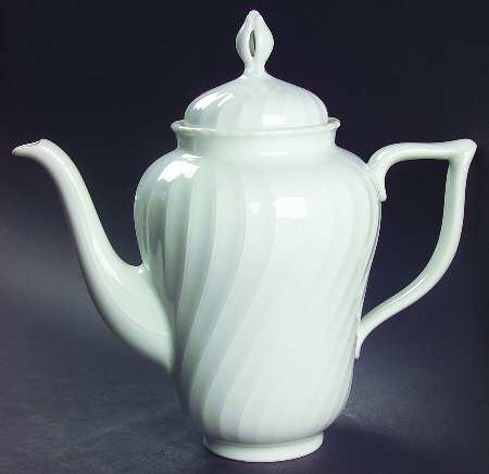 Simplicity White Coffee Pot & Lid
