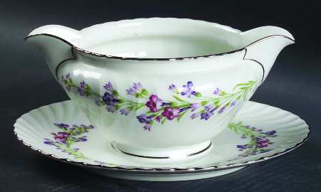 Spring Wreath Gravy Boat with Attached Underplate