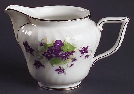Viola (Platinum Trim) Creamer