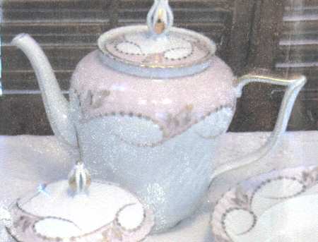 Yvonne Pink Coffee Pot & Lid