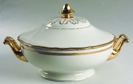 Lucretia Round Covered Vegetable