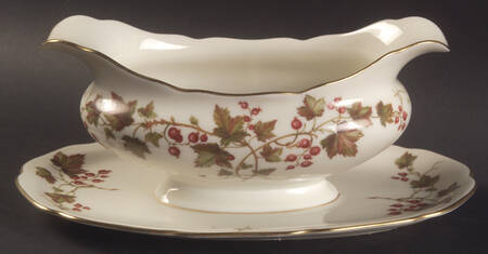 Summer Vine Gravy Boat with Attached Underplate