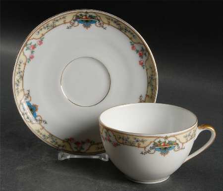 Martia Flat Cup & Saucer Set