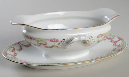 RSC5 Gravy Boat with Attached Underplate