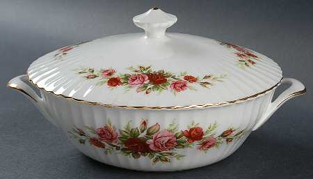 English Rose (Fluted) Round Covered Vegetable