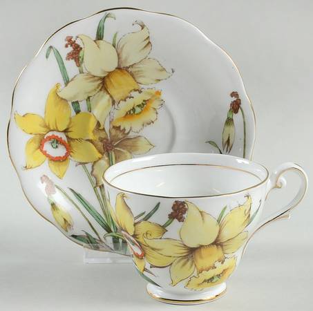 Golden Gleem Footed Cup & Saucer Set
