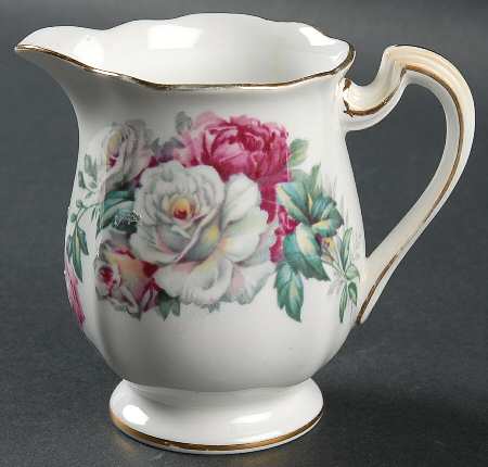 Irish Elegance (Brushed Gold Trim) Creamer