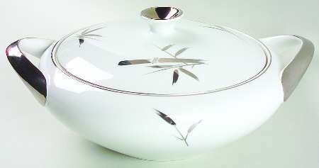 Silver Beauty Round Covered Vegetable