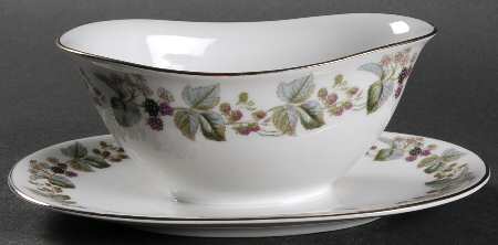Blackberry Gravy Boat with Attached Underplate