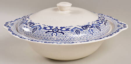 English Canton Blue Round Covered Vegetable