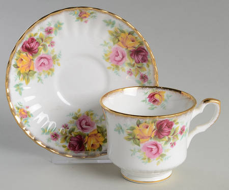 Bouquet Footed Cup & Saucer Set