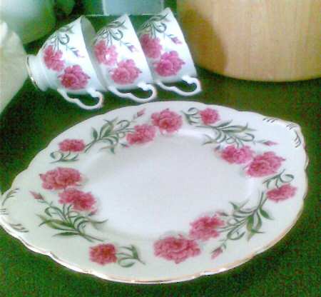 Peony Handled Cake Plate