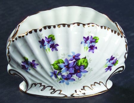 Sweet Violets (Not Embossed, Gold Drops Edge) Small Shell Shape Vase