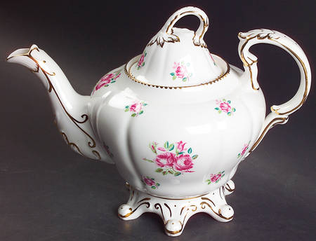 Tudor Rose Teapot & Lid