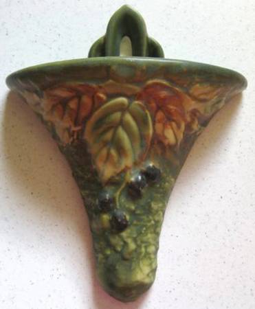 Blackberry 8" Wall Pocket Vase