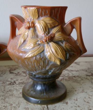 Clematis Autumn Brown 6" Footed Vase