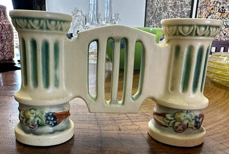 Corinthian 4" Gate Vase (Double Bud)