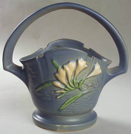 Freesia Delft Blue 8" Handled Basket