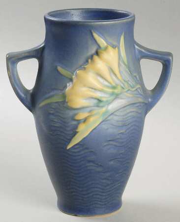 Freesia Delft Blue 6" Handled Vase