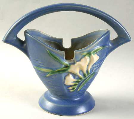 Freesia Delft Blue 7" Handled Basket