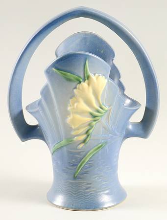 Freesia Delft Blue 10" Handled Basket