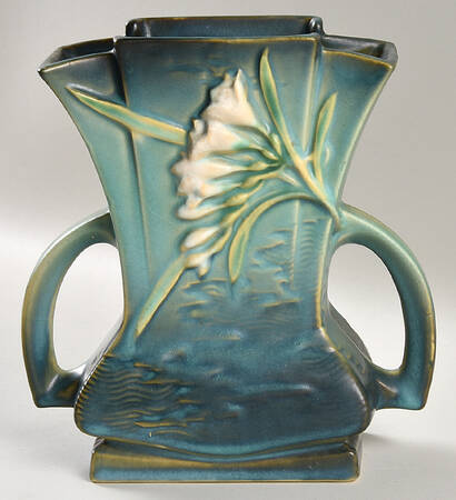 Freesia Green 7" Fan Vase