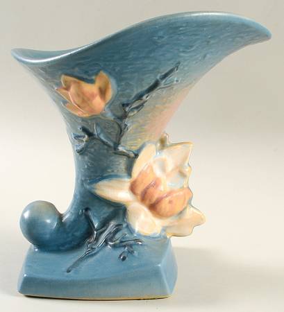 Magnolia Blue 8" Cornucopia