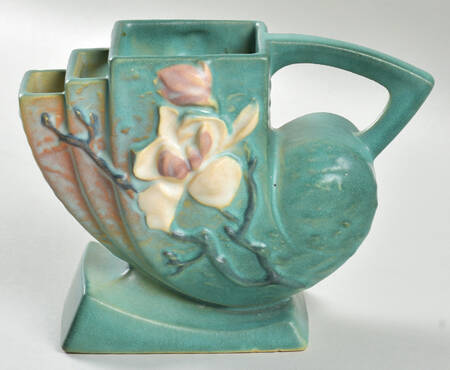 Magnolia Green Flower Arranger