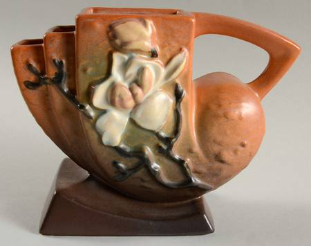 Magnolia Terra Cotta Flower Arranger
