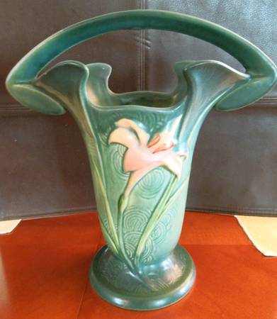 Zephyr Lily Evergreen 10" Handled Basket