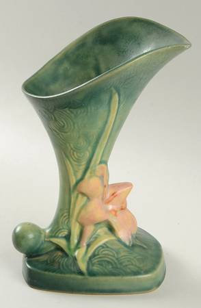 Zephyr Lily Evergreen 8" Cornucopia