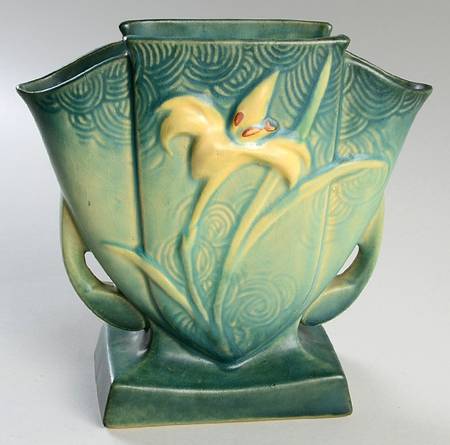 Zephyr Lily Evergreen 7" Fan Vase