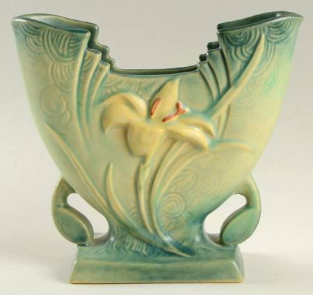 Zephyr Lily Evergreen 6" Fan Vase