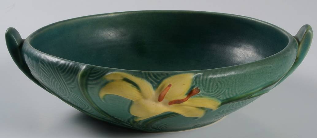 Zephyr Lily Evergreen Round Handled Bowl