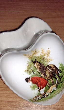 Hunt Heart Shape Box & Lid
