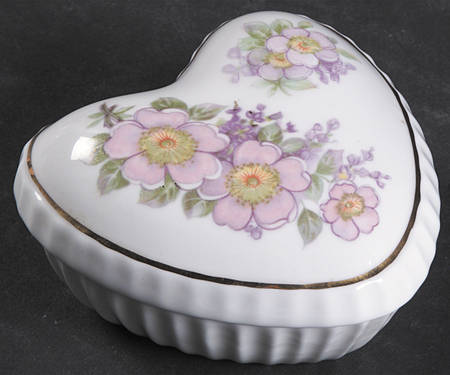 Irish Blossom Fluted Heart Shape Box with Lid