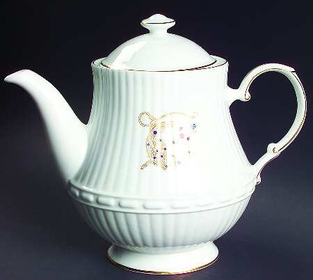 Tara Brooch (Smooth, Ribbed Rim) Teapot & Lid