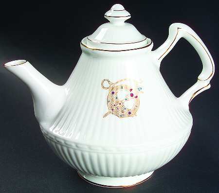 Tara Brooch (Smooth, Ribbed Rim) Teapot & Lid