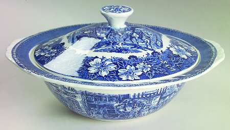 Coaching Taverns Blue Round Covered Vegetable