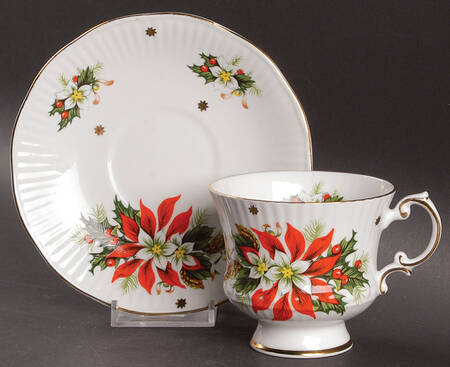 Noel Footed Cup & Saucer Set