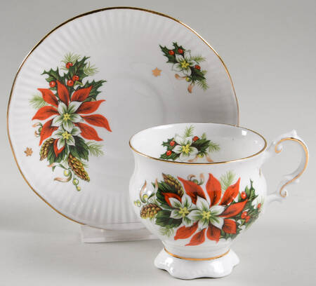 Noel Footed Cup & Saucer Set