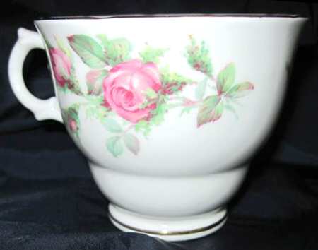 7329 Footed Cup